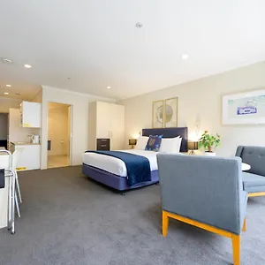 U 4* Wellington